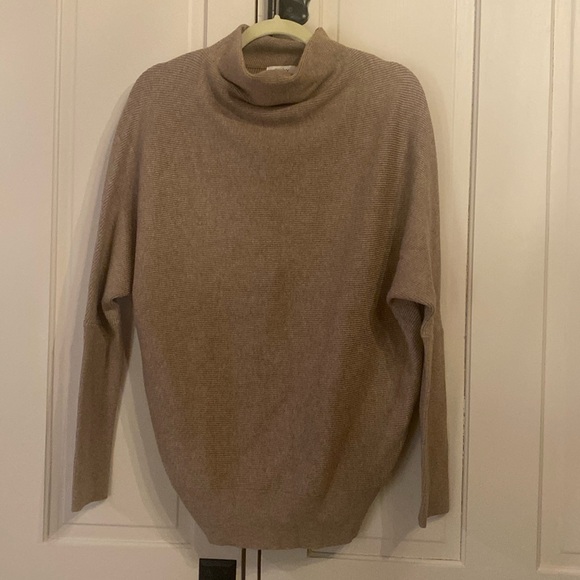 Bluivy camel domain sleeve sweater - Picture 1 of 7